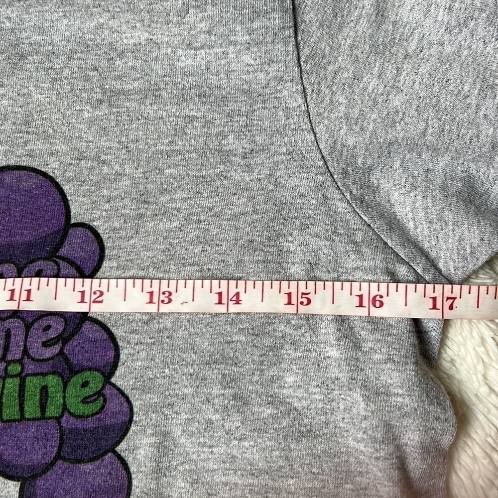 Squeeze me stomp me make me wine T-shirt small - Picture 5 of 7